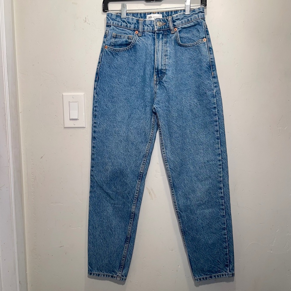 Zara High Waisted Mom Jean Medium Wash Blue Denim Tapered Leg Sz 4 broken zipper